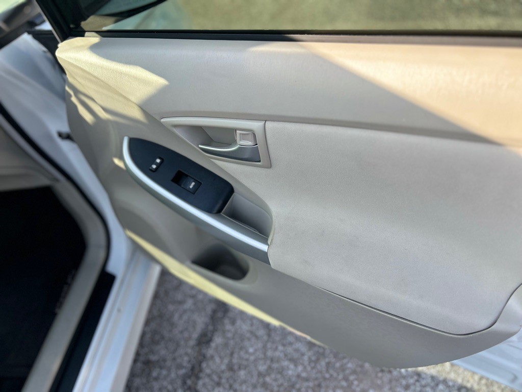 2014 Toyota Prius Image 13
