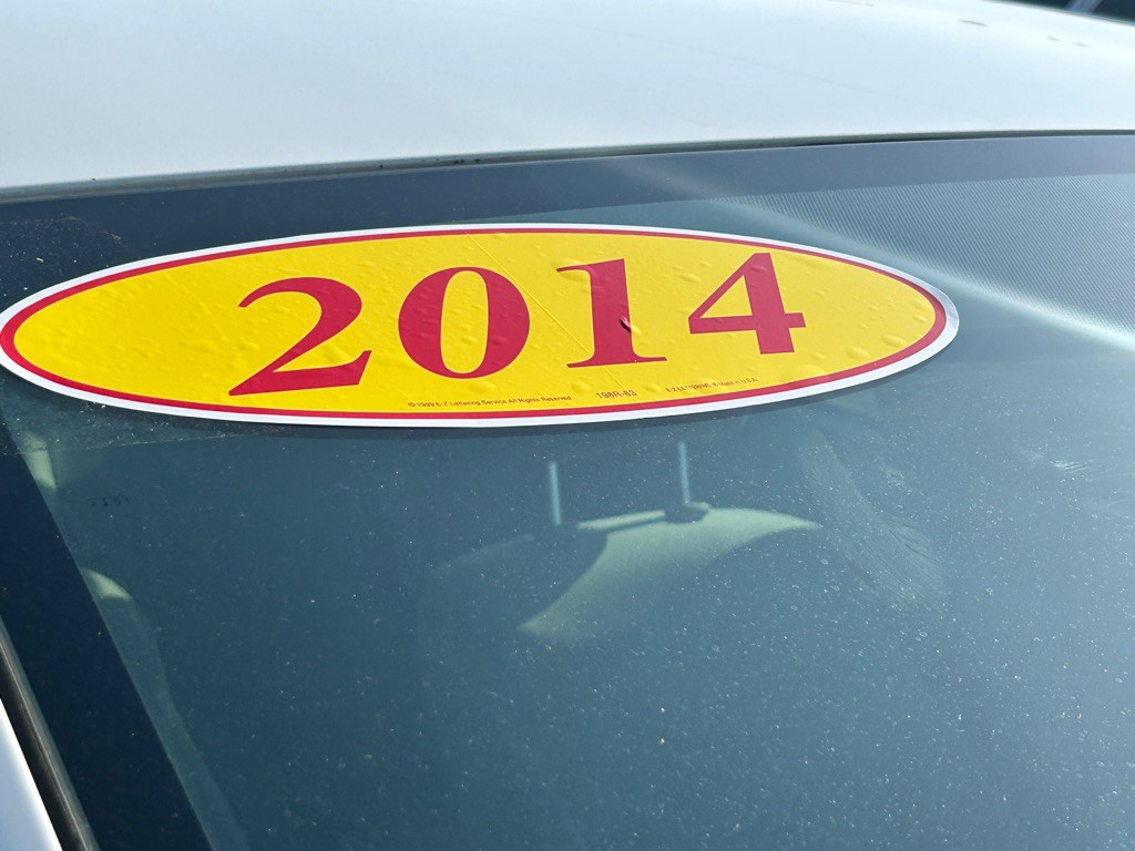2014 Toyota Prius Image 16