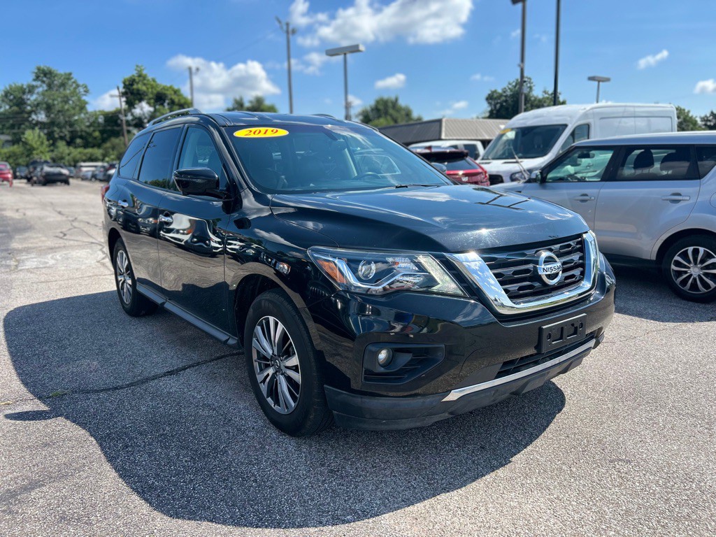 2019 Nissan Pathfinder Image 2