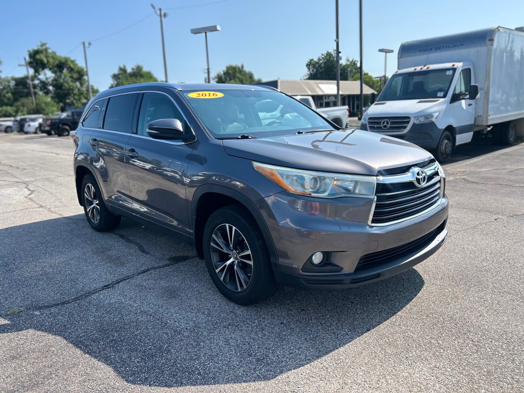 2016 Toyota Highlander Image 2