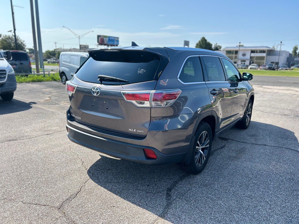 2016 Toyota Highlander Image 4