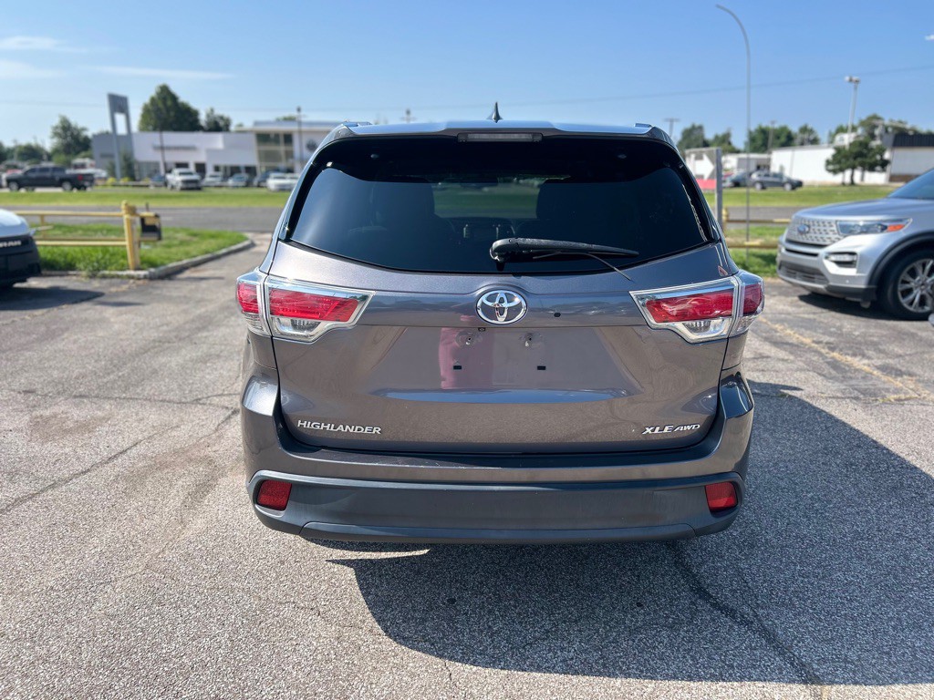 2016 Toyota Highlander Image 6