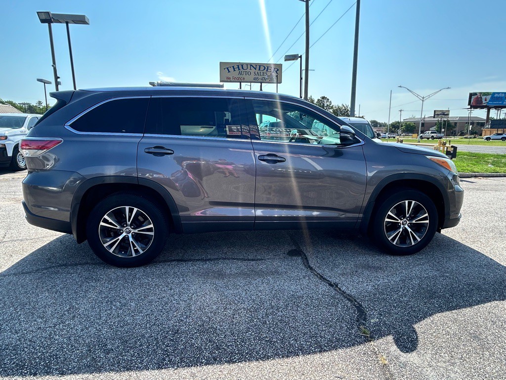 2016 Toyota Highlander Image 7