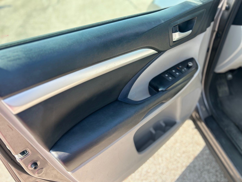 2016 Toyota Highlander Image 9