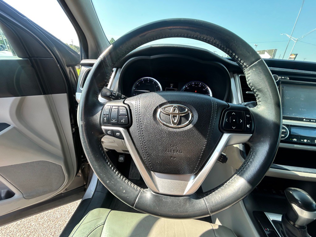 2016 Toyota Highlander Image 10