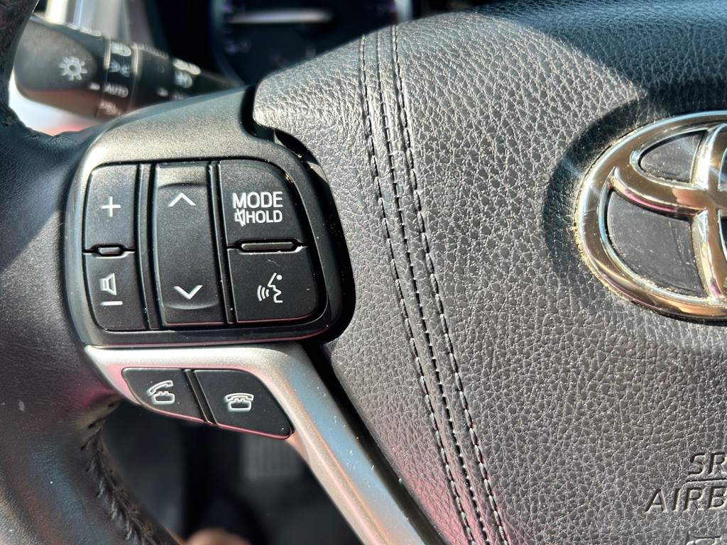 2016 Toyota Highlander Image 12