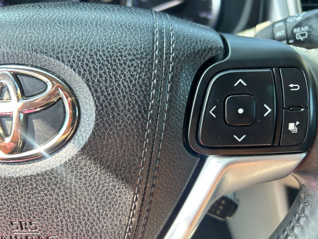 2016 Toyota Highlander Image 13