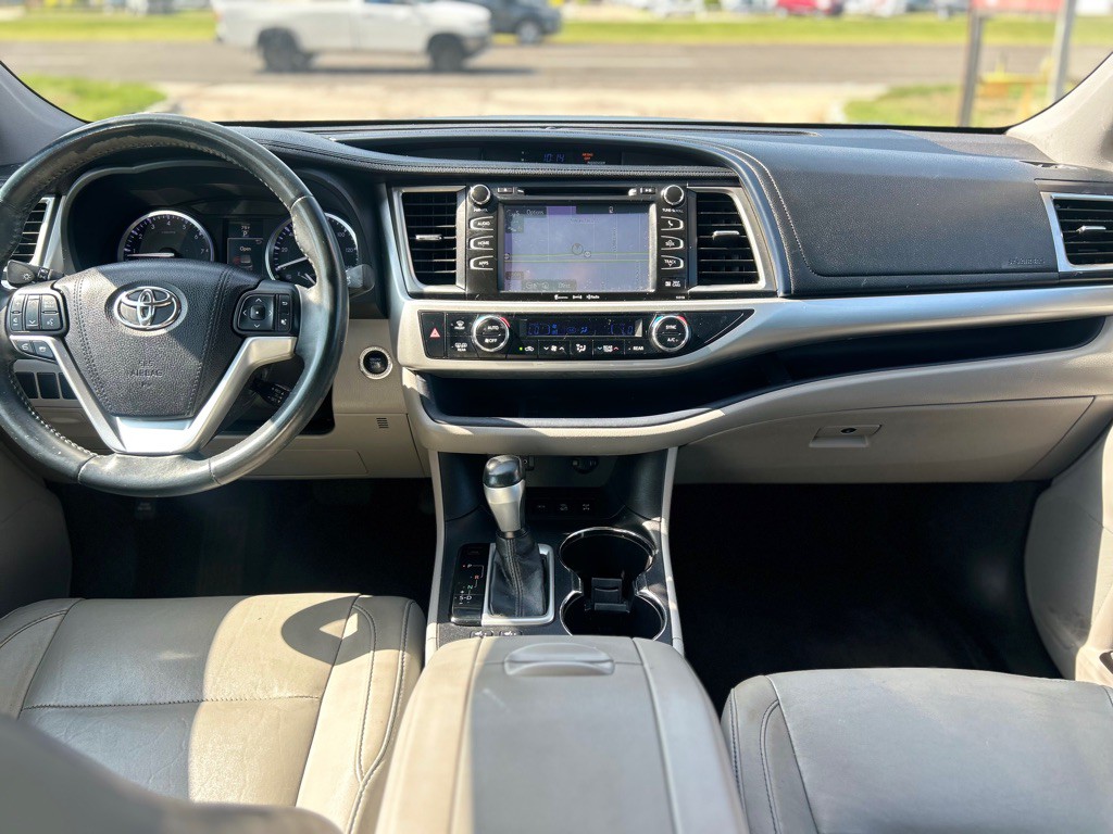 2016 Toyota Highlander Image 16