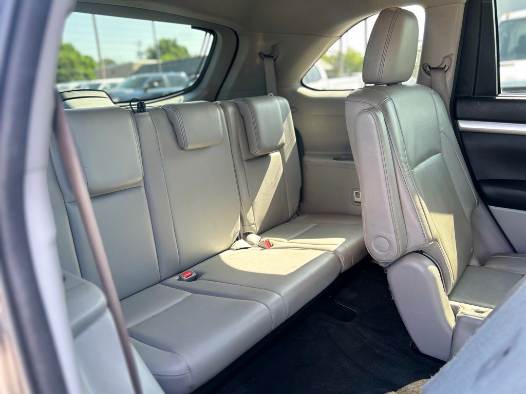 2016 Toyota Highlander Image 17
