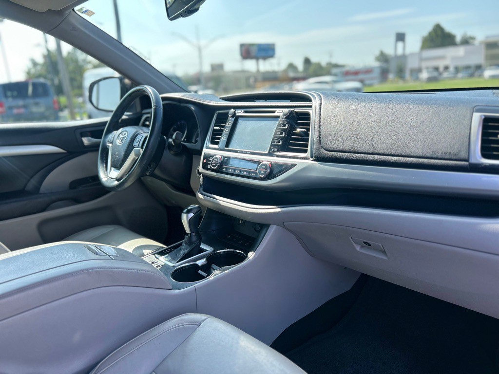 2016 Toyota Highlander Image 20