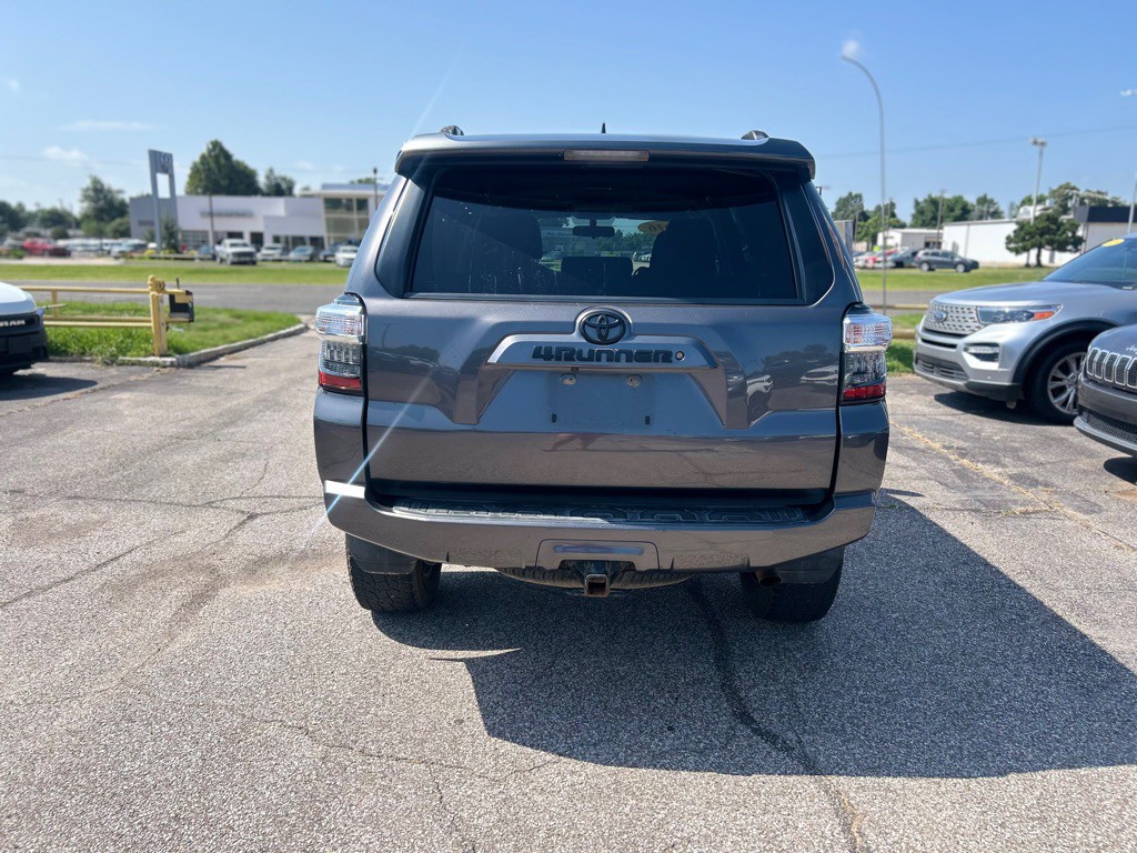 2016 Toyota 4Runner Image 6