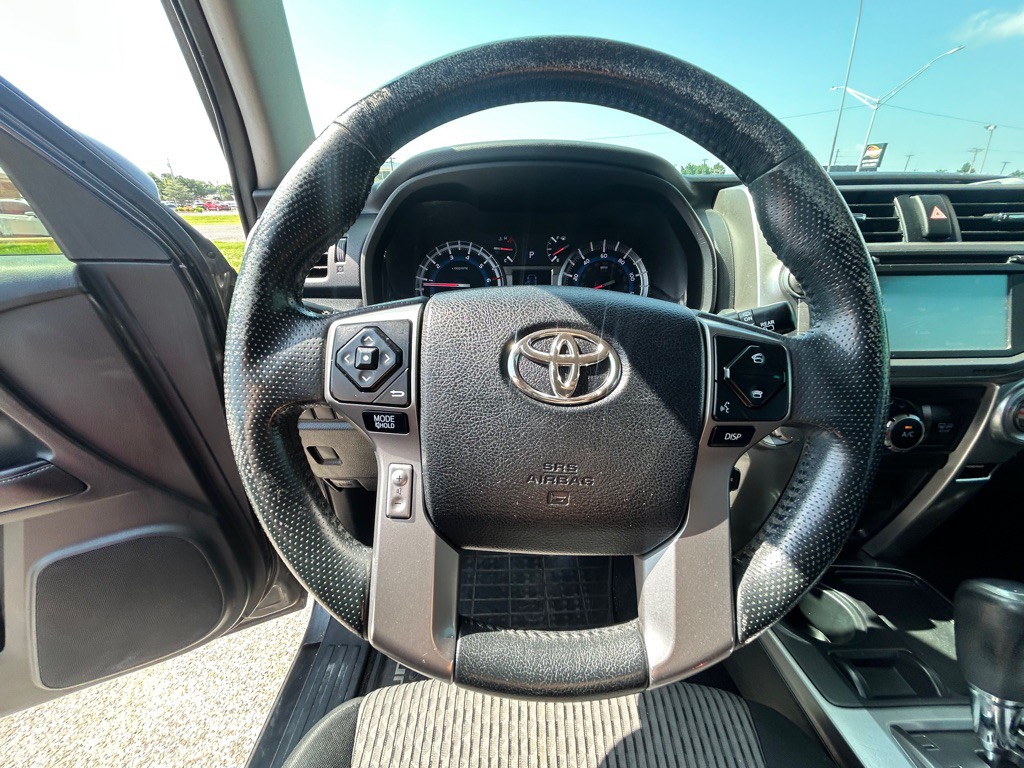 2016 Toyota 4Runner Image 10