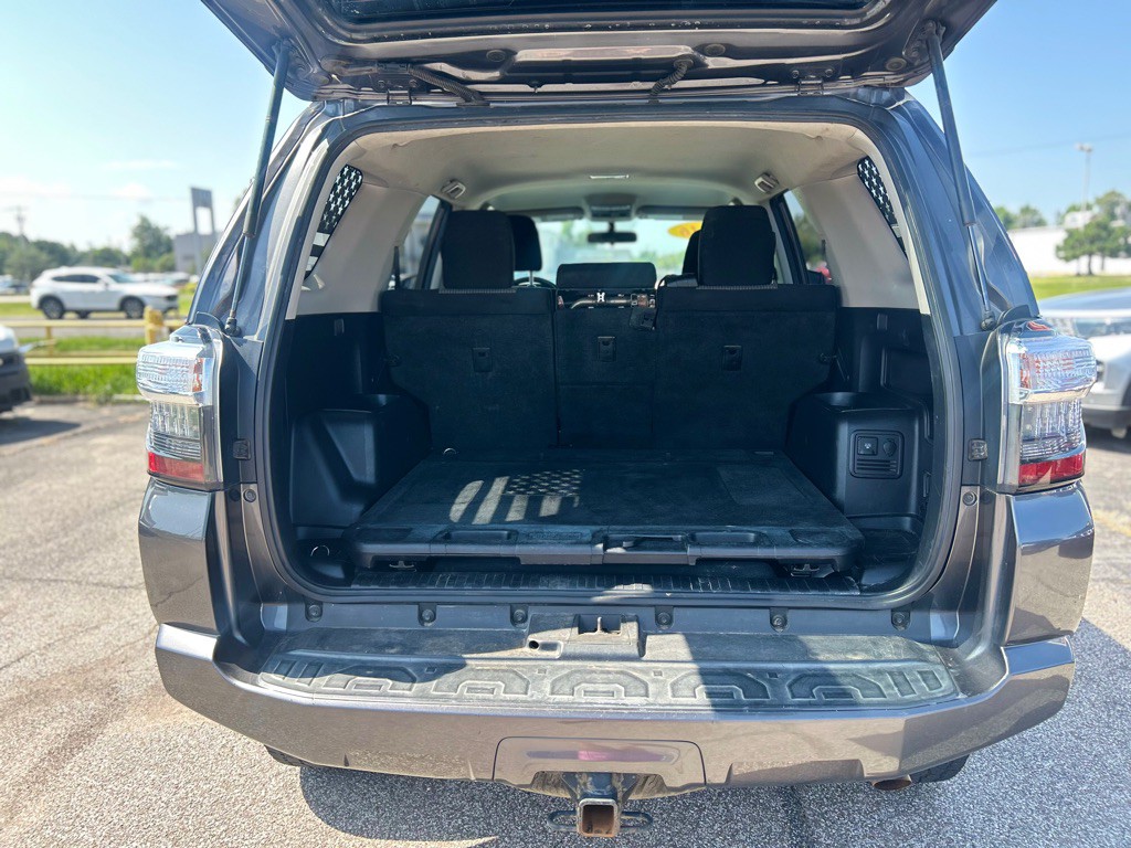 2016 Toyota 4Runner Image 16