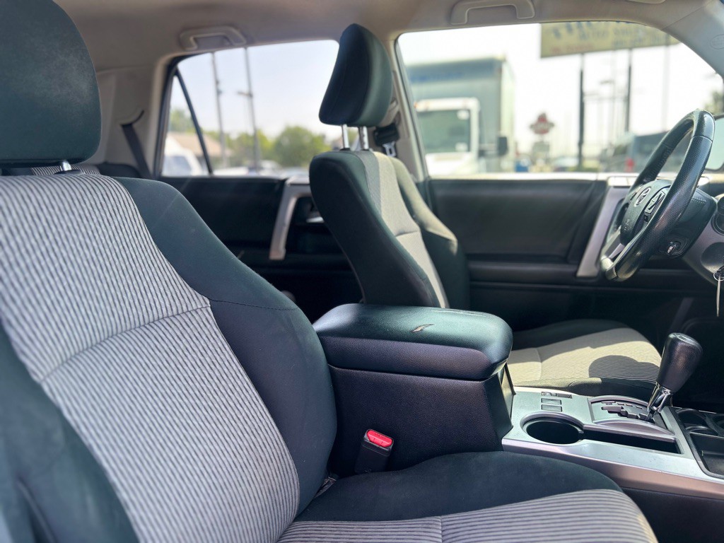 2016 Toyota 4Runner Image 18