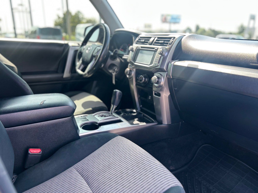 2016 Toyota 4Runner Image 19
