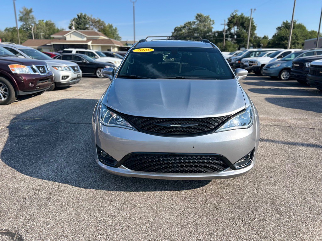2018 Chrysler Pacifica Image 3
