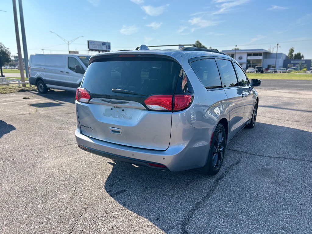 2018 Chrysler Pacifica Image 4
