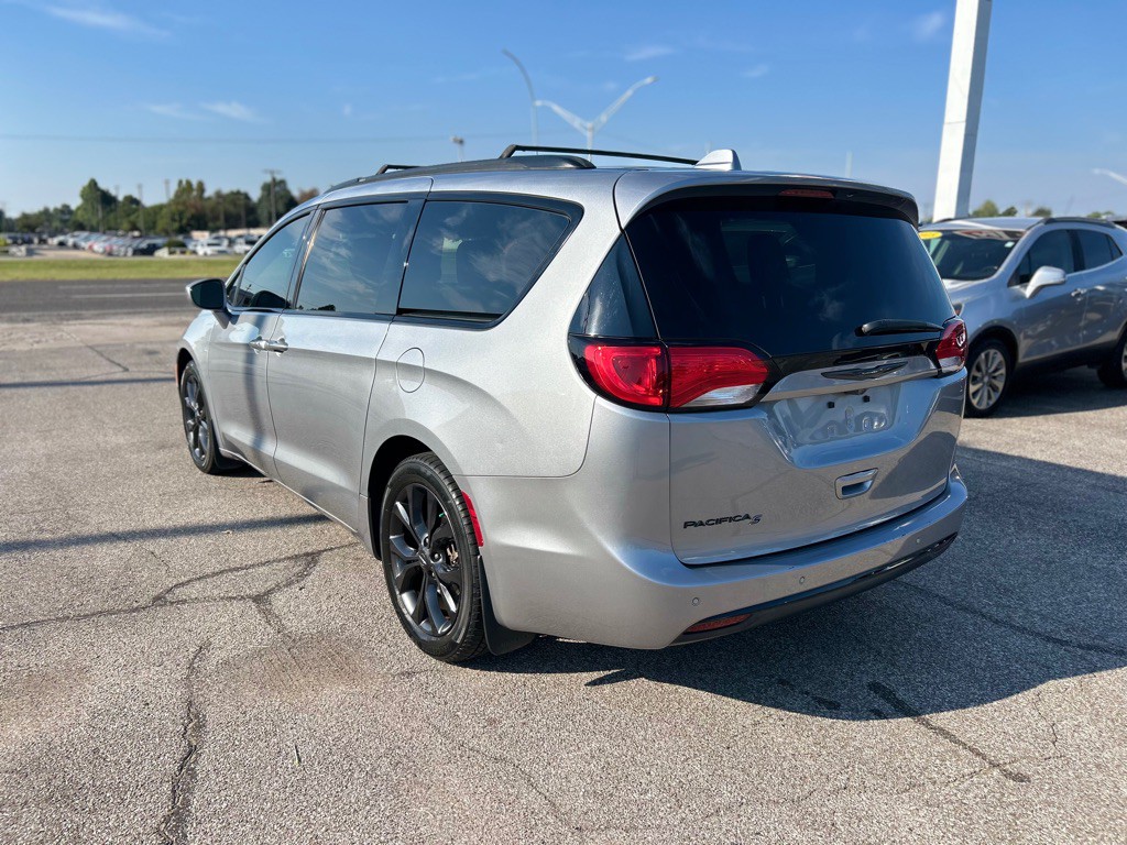 2018 Chrysler Pacifica Image 5