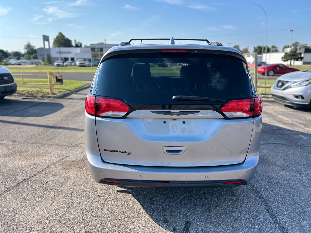 2018 Chrysler Pacifica Image 6