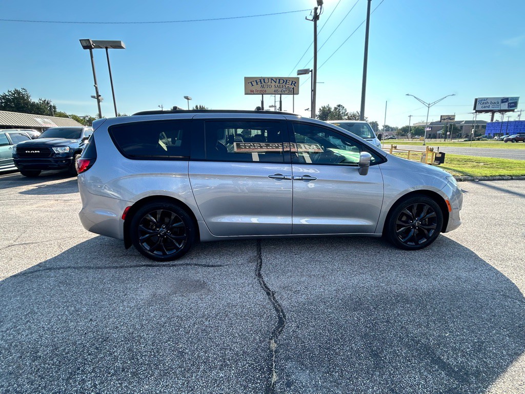 2018 Chrysler Pacifica Image 7