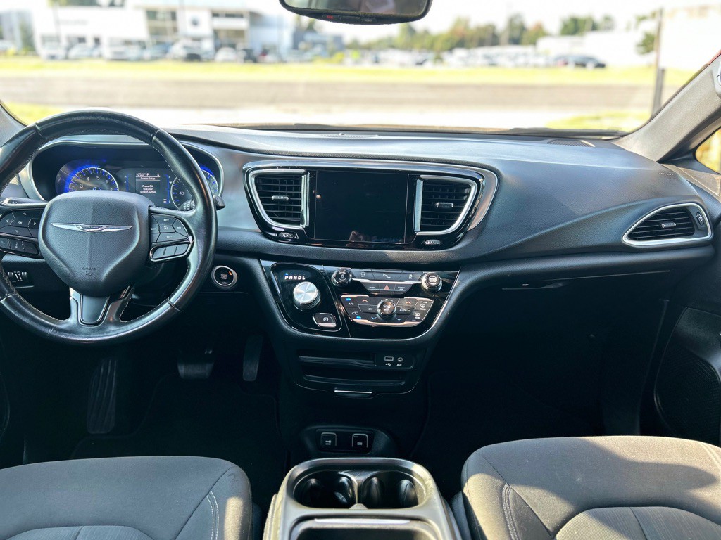 2018 Chrysler Pacifica Image 15