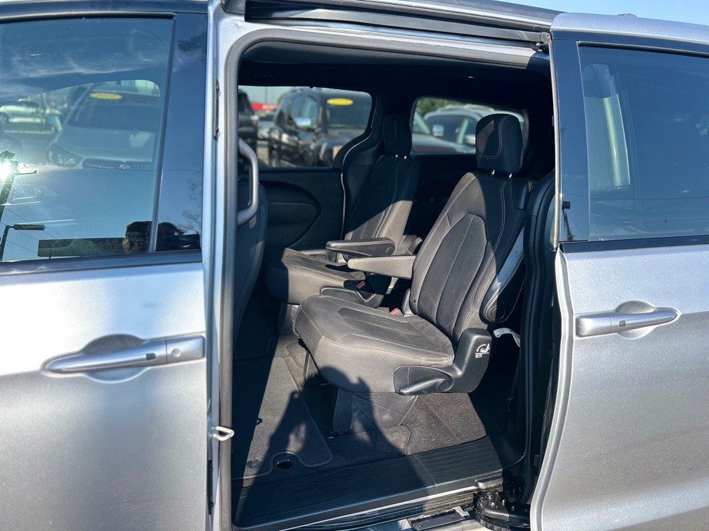 2018 Chrysler Pacifica Image 16