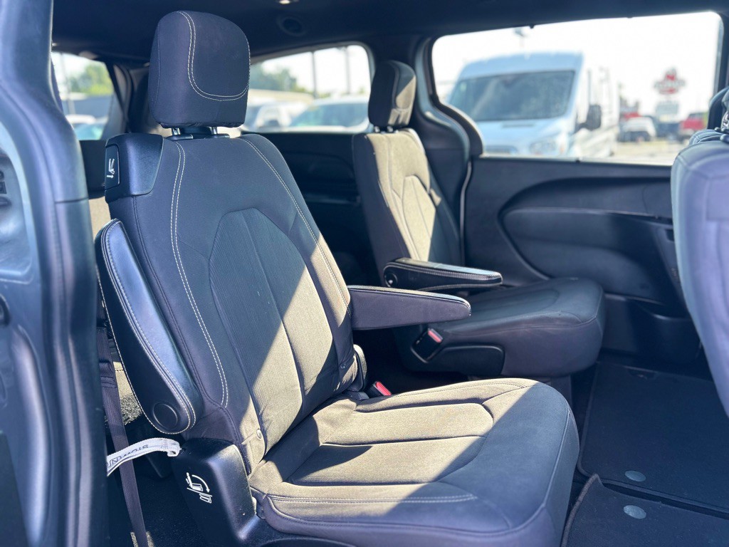 2018 Chrysler Pacifica Image 18
