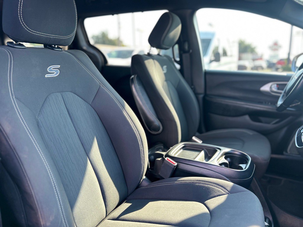 2018 Chrysler Pacifica Image 20
