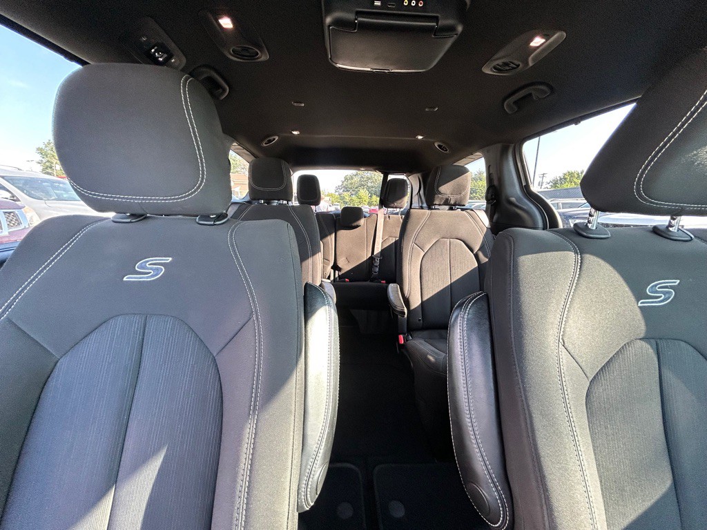 2018 Chrysler Pacifica Image 23