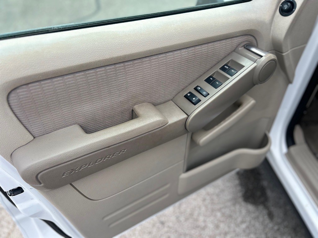 2007 Ford Explorer Image 9