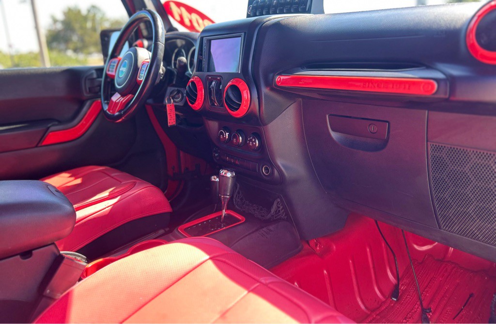 2011 Jeep Wrangler Unlimited Image 20