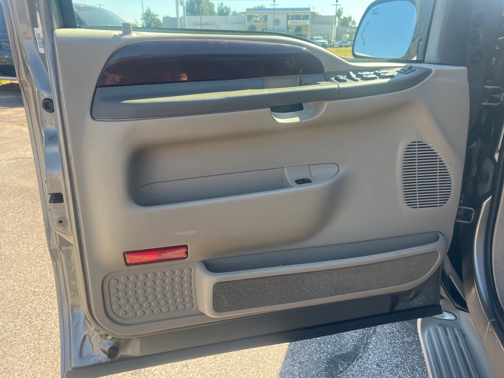 2003 Ford Excursion Image 11