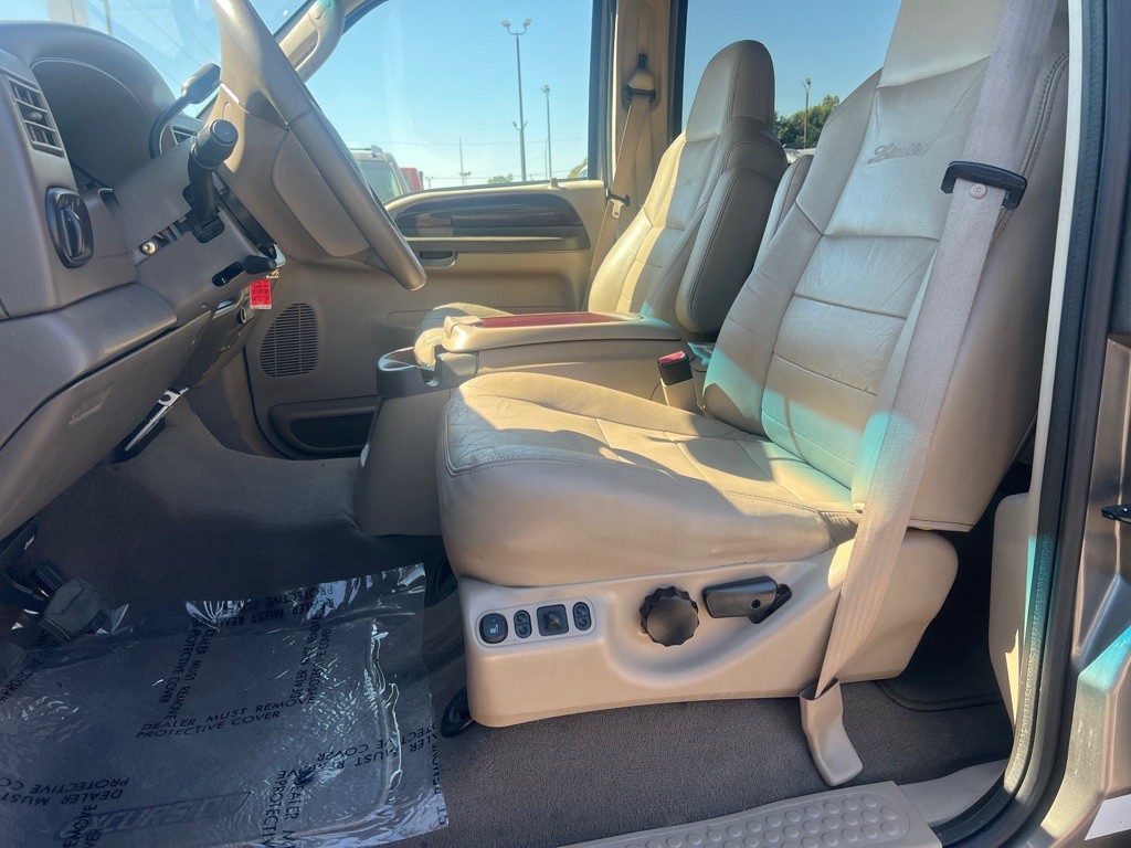2003 Ford Excursion Image 12