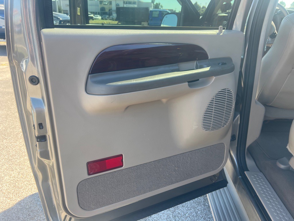 2003 Ford Excursion Image 13