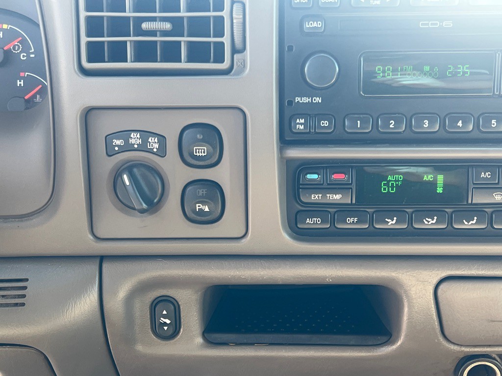 2003 Ford Excursion Image 21