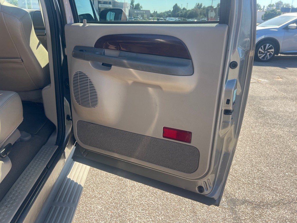 2003 Ford Excursion Image 26