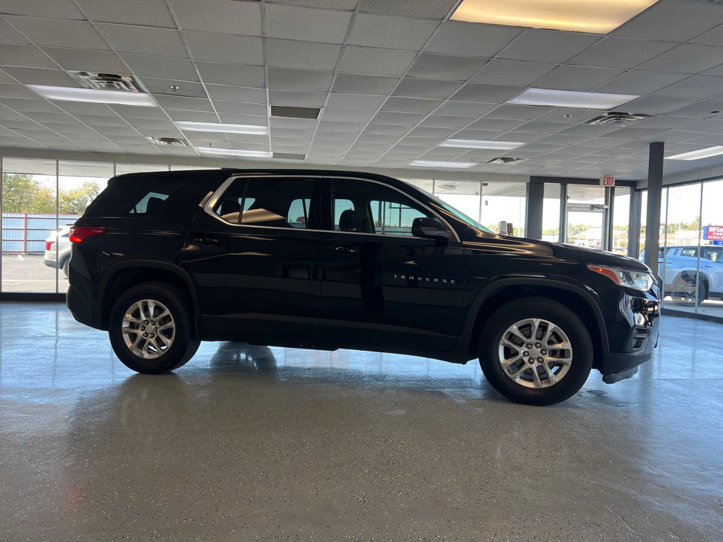 2021 Chevrolet Traverse Image 2