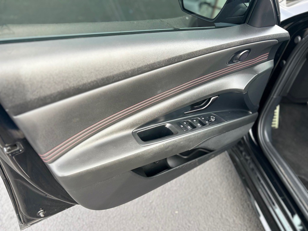 2023 Hyundai Elantra Image 9