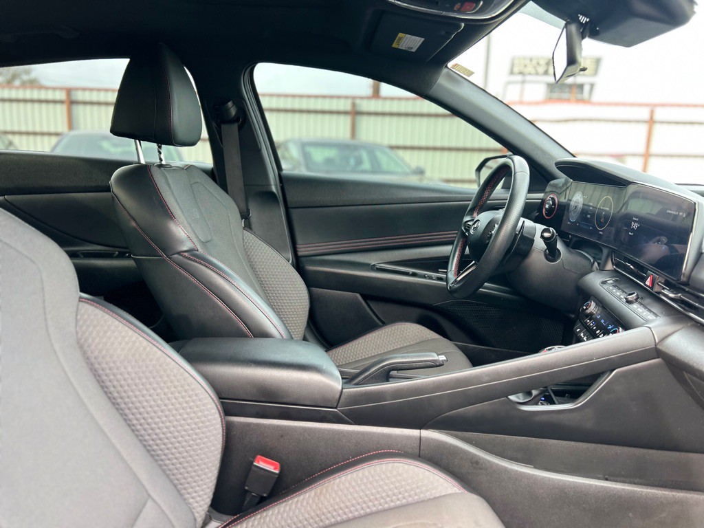 2023 Hyundai Elantra Image 16