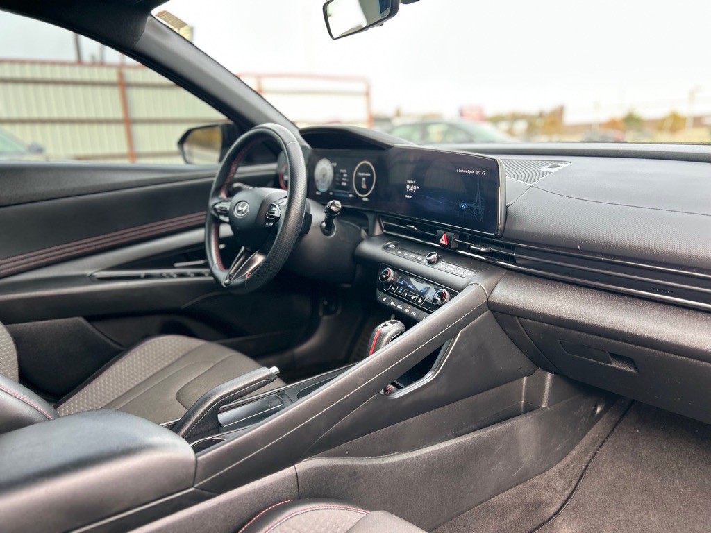 2023 Hyundai Elantra Image 18