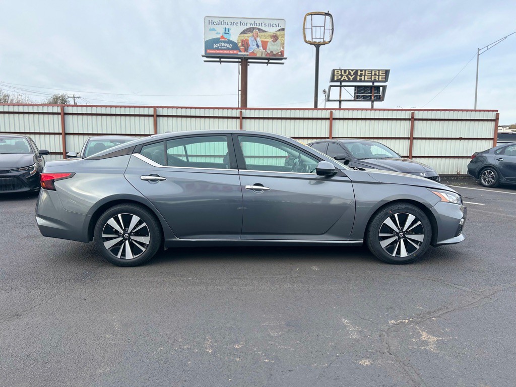 2021 Nissan Altima Image 8