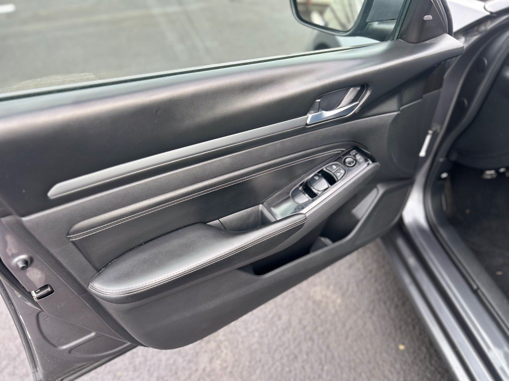 2021 Nissan Altima Image 9