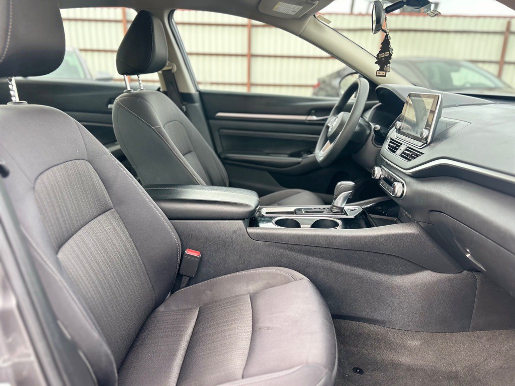 2021 Nissan Altima Image 16