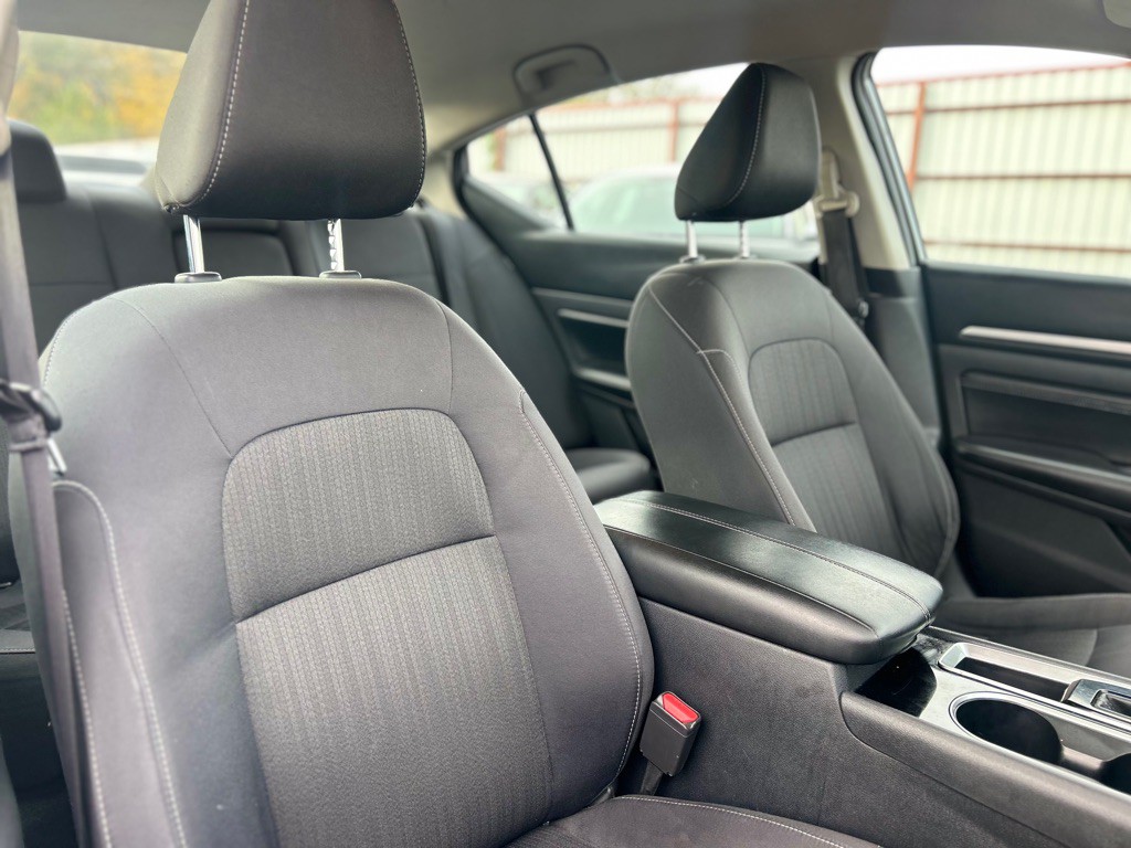 2021 Nissan Altima Image 17