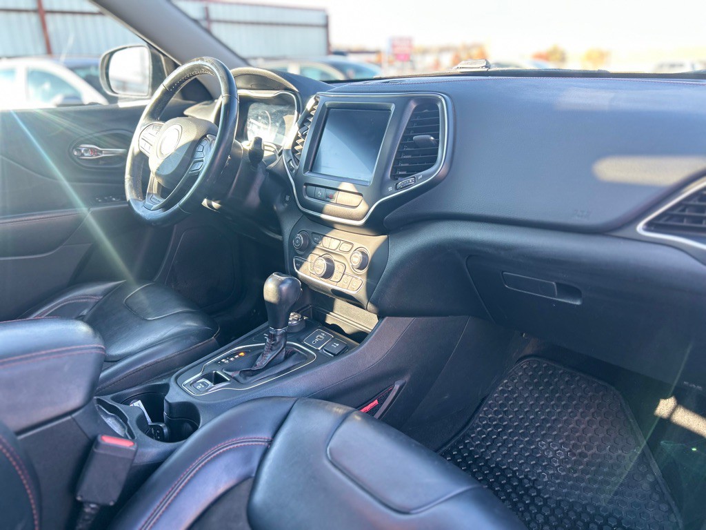 2019 Jeep Cherokee Image 16