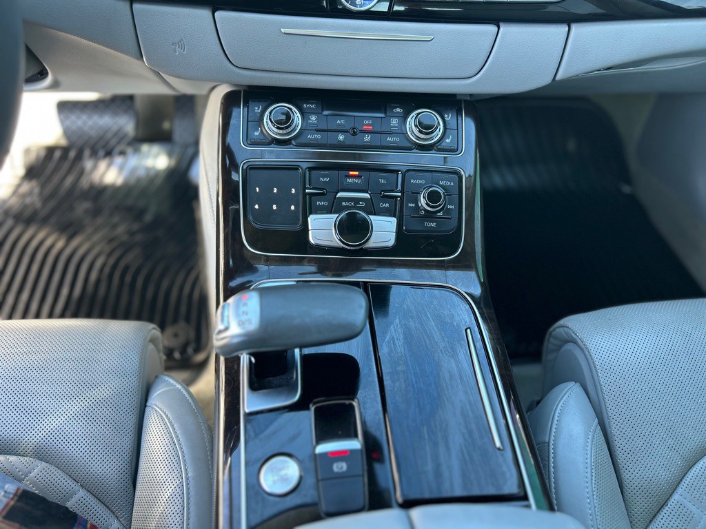 2015 Audi A8 Image 16