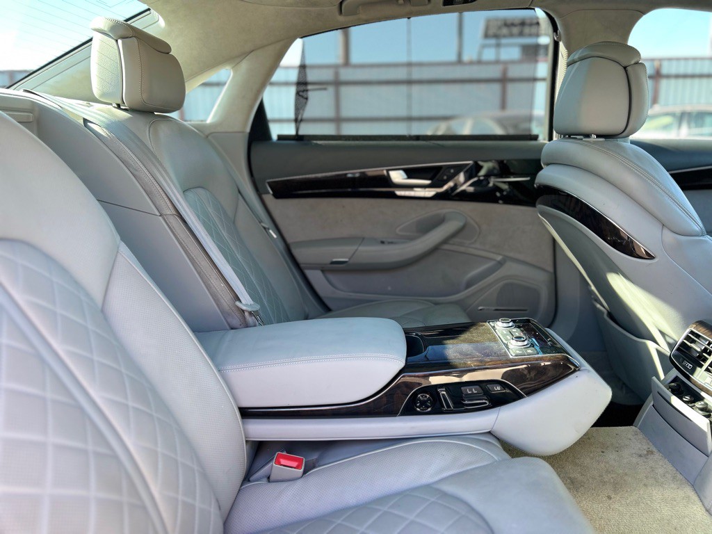 2015 Audi A8 Image 18