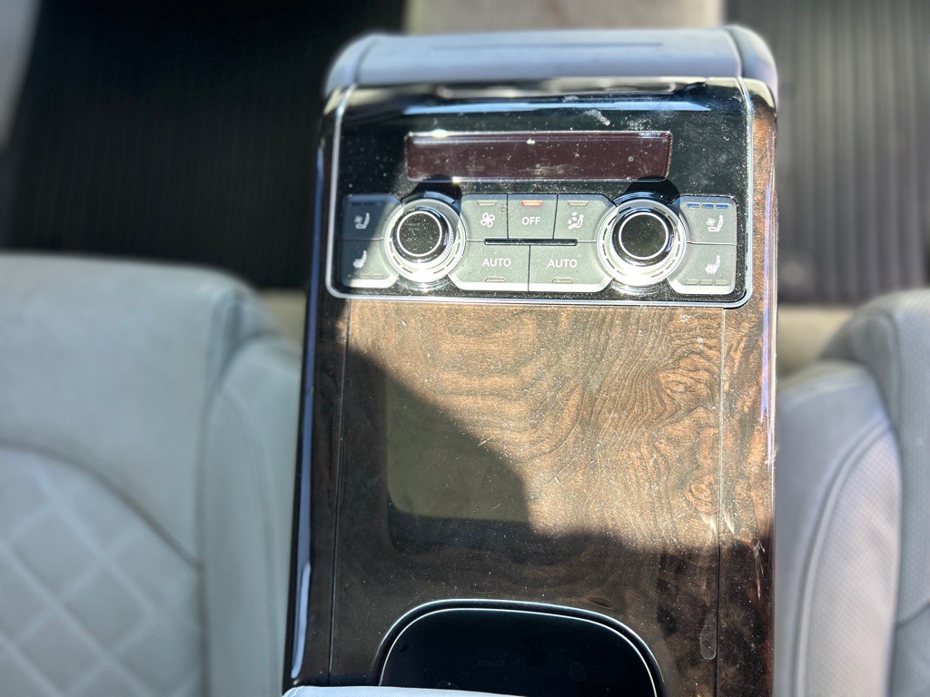 2015 Audi A8 Image 19