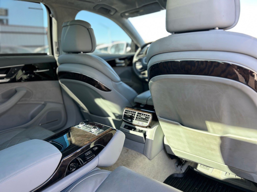 2015 Audi A8 Image 21