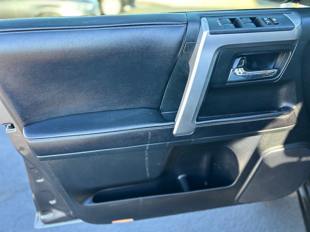 2016 Toyota 4Runner Image 9